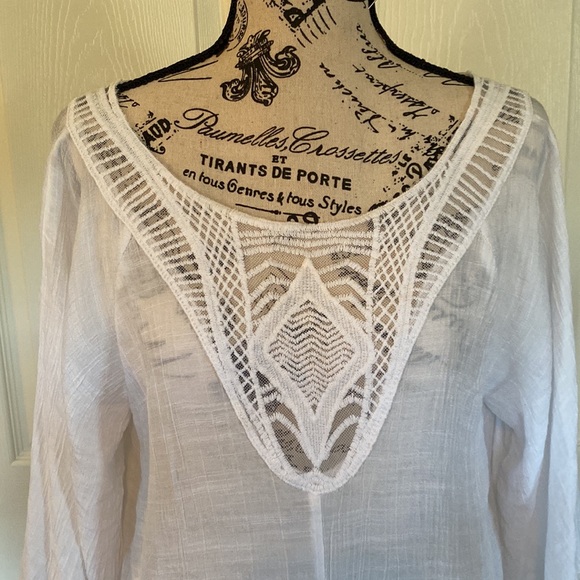 Adorable Boho gauzy white blouse with bell sleeves. Soft flowy fabric. - Picture 2 of 8